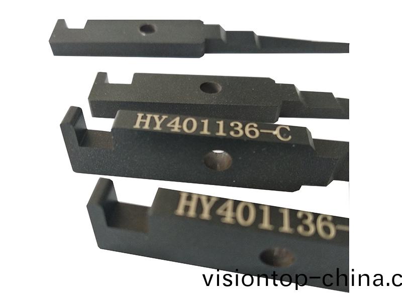 得(de)人精工爲(wei)鋰電(dian)池行業提供陶瓷壓輪、捲鍼、極耳切刀、糢闆墊片、分切刀等(deng)