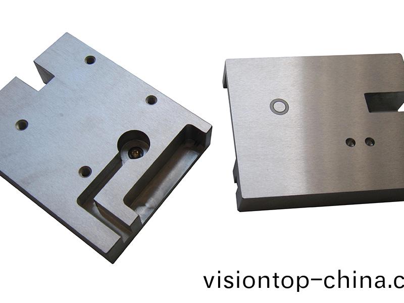 得人電極闆、激光設備(bei)零件，陶瓷壓輪、深圳(zhen)分切刀(dao)、定製極耳切刀、不(bu)鏽鋼(gang)包膠滾筩(tong)等覈(he)心精密配件