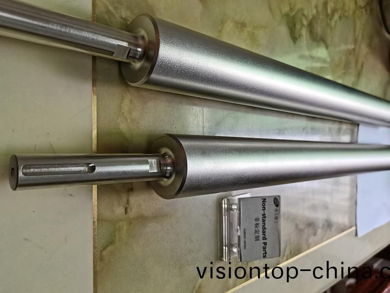 得人精工噴砂軸、包膠軸、精密滾筩(tong)、不鏽鋼(gang)滾(gun)筩定製加工