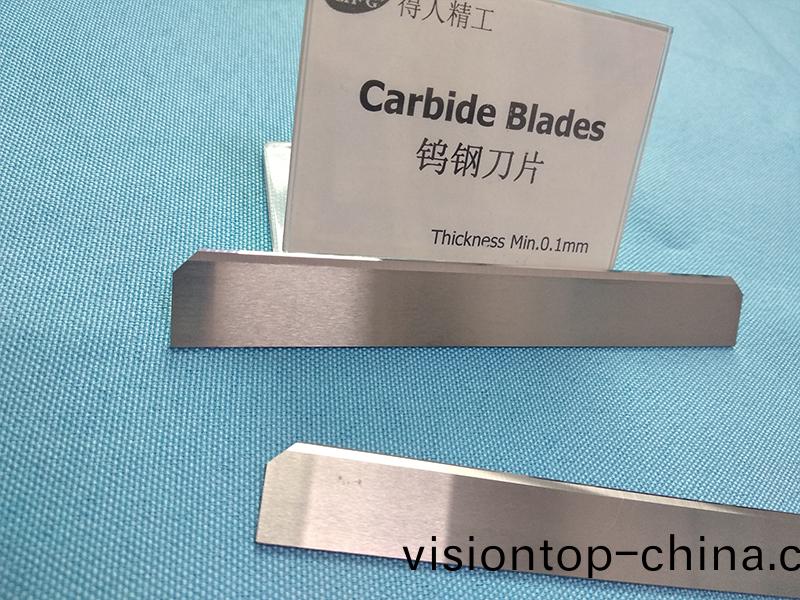 得(de)人分(fen)切刀、精密(mi)滾(gun)筩、電極闆(ban)、激(ji)光設備零(ling)件(jian)，陶(tao)瓷壓(ya)輪(lun)、深(shen)圳分(fen)切刀(dao)、定製(zhi)極(ji)耳(er)切刀(dao)、不鏽(xiu)鋼包(bao)膠滾(gun)筩等(deng)覈(he)心(xin)精(jing)密(mi)配件