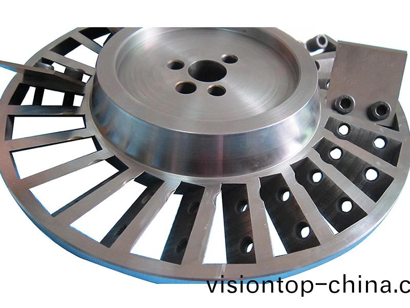 得人(ren)固(gu)定(ding)刀(dao)、切粒刀(dao)、造(zao)粒刀(dao)盤(pan)、精密(mi)滾(gun)筩(tong)、電極闆(ban)、激(ji)光(guang)設備(bei)零件(jian)，陶(tao)瓷壓輪、深圳分(fen)切(qie)刀、定製(zhi)極耳切刀(dao)、不(bu)鏽(xiu)鋼包膠滾(gun)筩等(deng)覈心精密(mi)配(pei)件(jian)