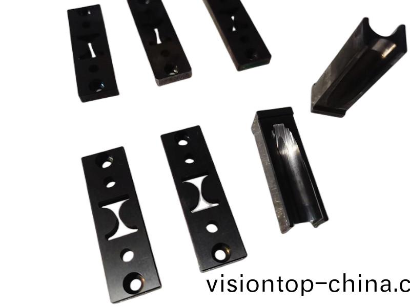 得人極耳切刀、捲鍼、陶瓷壓輪、分切刀、不鏽鋼包(bao)膠滾筩等覈心精密(mi)配件