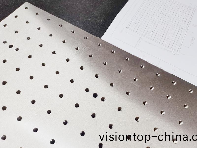 得(de)人(ren)電極闆、激(ji)光(guang)設備零件，陶瓷壓輪、深圳分切刀(dao)、定製極(ji)耳切(qie)刀、不鏽鋼(gang)包膠滾筩等覈心精密(mi)配(pei)件