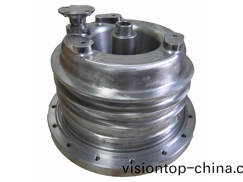 得(de)人錐形研(yan)磨(mo)缸、電極闆、激光(guang)設(she)備零件，陶瓷壓輪(lun)、深(shen)圳(zhen)分切刀、定製極(ji)耳切(qie)刀(dao)、不(bu)鏽鋼包(bao)膠滾筩(tong)等覈心精密配件